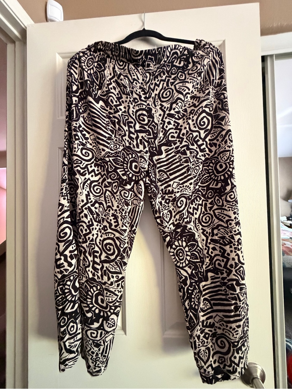 Robert Louis Black and White Abstract Print Pants